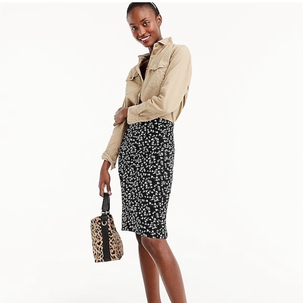 NWT🌻J. Crew Pencil skirt in daisy floral Size 4